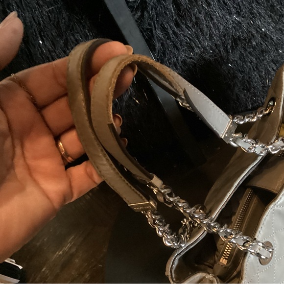 Michael Kors large quilted gray shoulder bag with silver chain straps - Picture 8 of 9